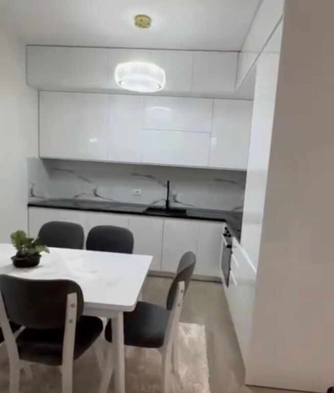Apartament 2+1+2 tek Liqeni i Thate!