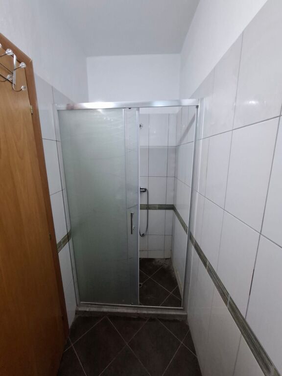 Jepet me Qera Apartament 1+1 tek Shkembi i Kavajes