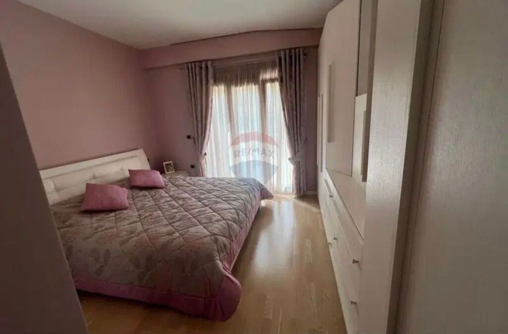 Apartament - Për Shitje - Liqeni i Tiranës, Tiranë