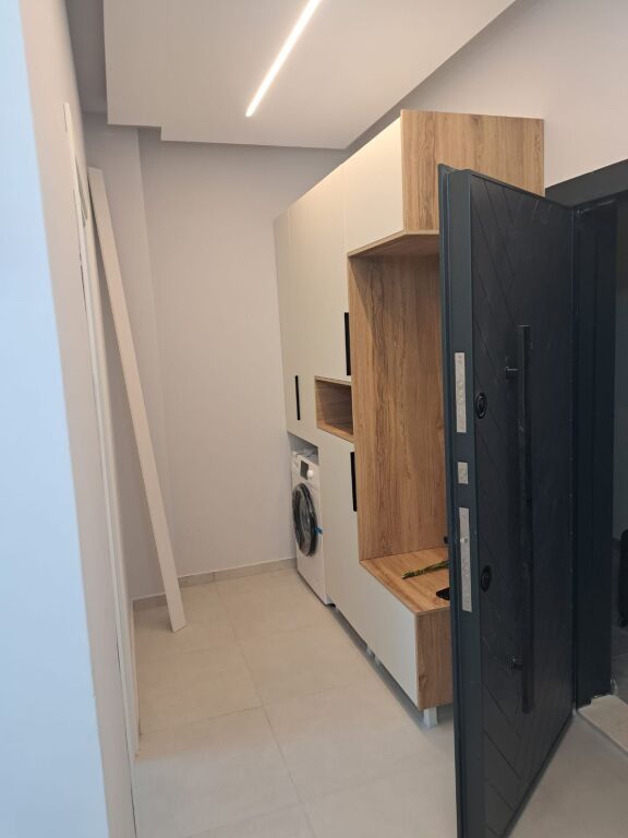 Affittasi 2+1 in 5 Maj