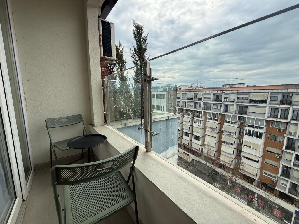 Studio elegante nel centro di Astir, disponibile ora!