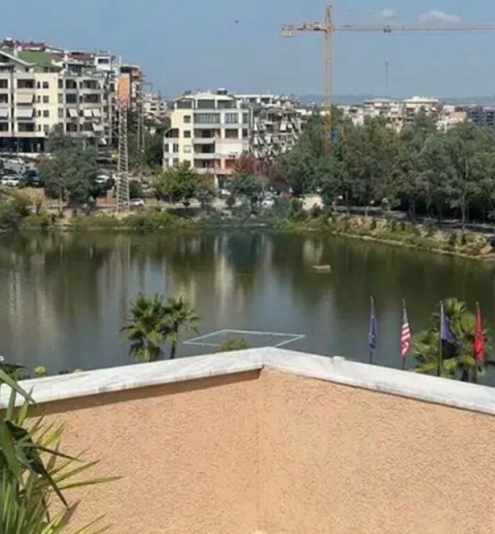 Duplex per shitje me pamje nga Liqeni i Thate!