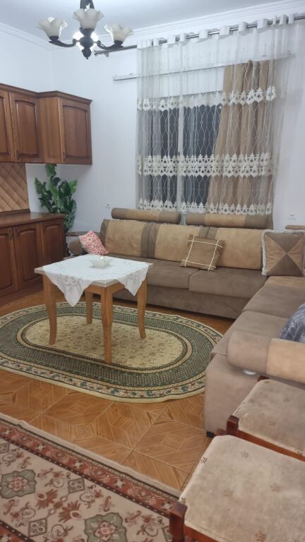 Jepet me qira apartament 2+1 ,Ish parku afer Deliorgjit  ,500 mijë lekë/muaj