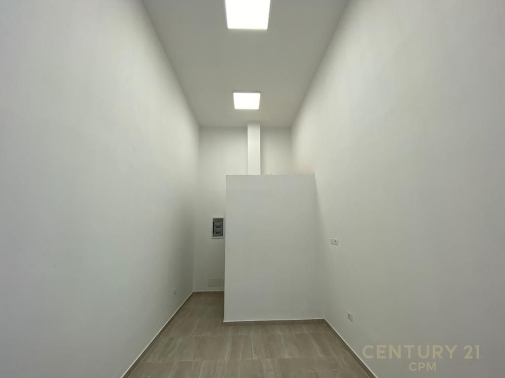 COMUNE DI PARIGI AFFITTIAMO LOCALE COMMERCIALE PIANO 0 350 € /Mese