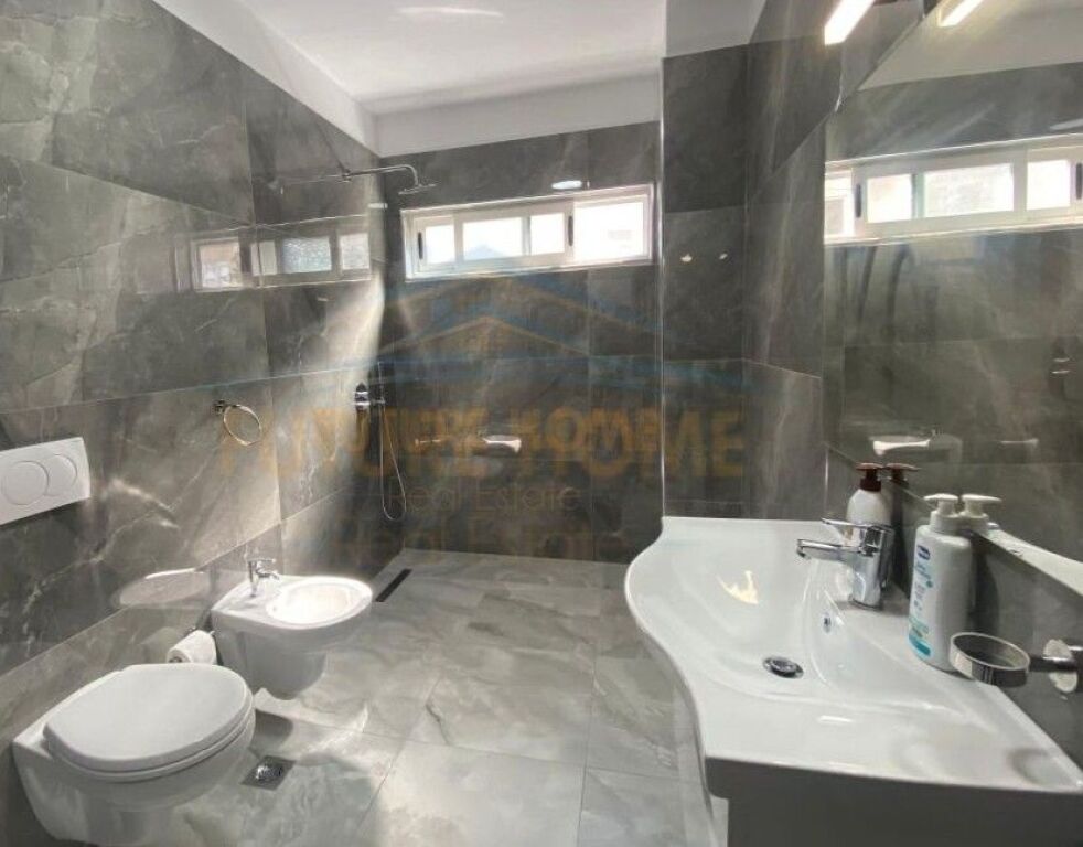 Qera, Apartament 2+1, 21 Dhjetori