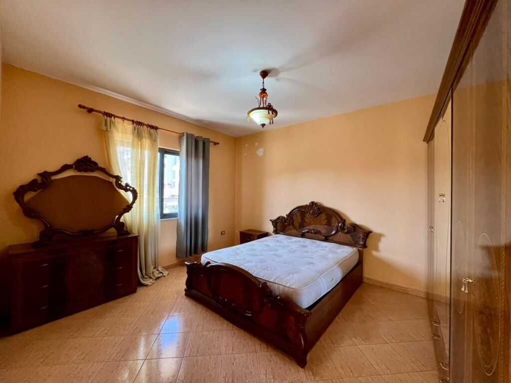 Qira, Shtëpi Private 3-Katëshe “Fresk”, Tiranë.