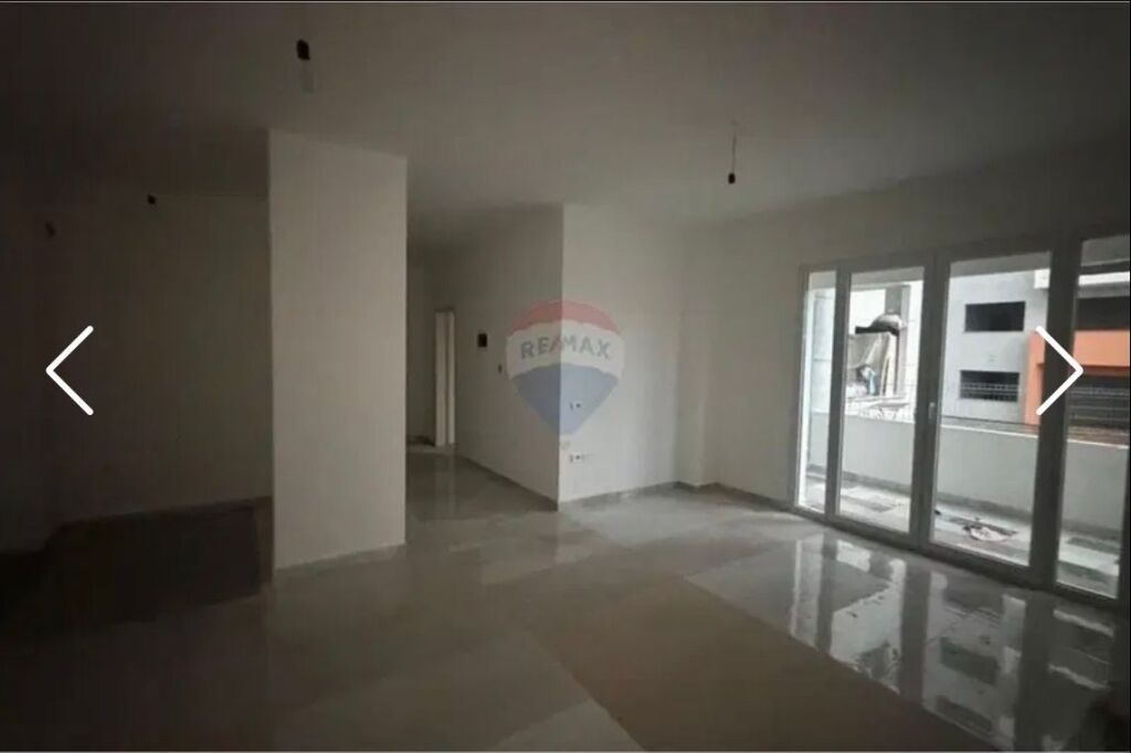 Shitet Apartament 2+1+2 tek Pallatet e Verdha