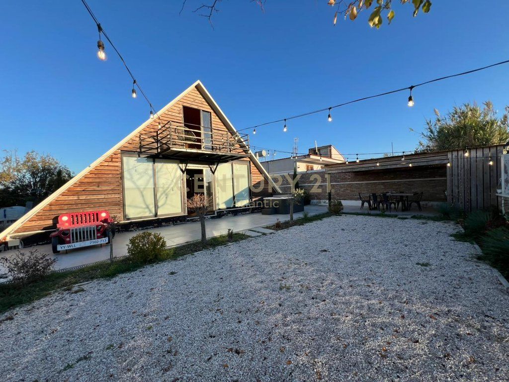 VILE ALPINE DRURI ME JACUZZI PER QERA NE SHKALLNUR DURRES !