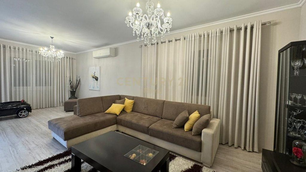 VILE NE SHITJE NE ZONEN E SHKOZES, PRANE UNAZES SE MADHE 480,000 € Sip. Totale  640m2