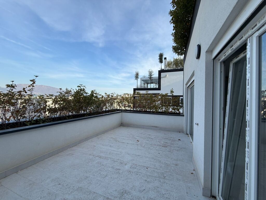 🏡 Shitet Apartament 3+1+2 + Depo – Kompleksi FZ, Liqeni i Thatë