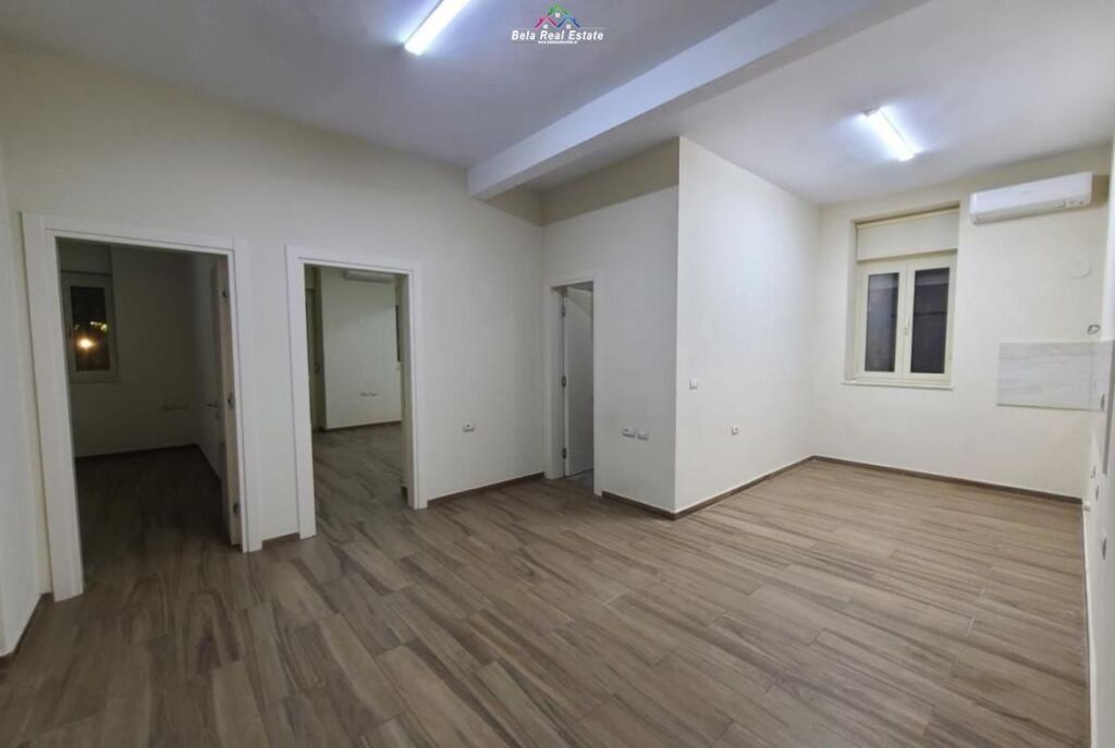 Zyre Me Qera 2+1 Tek Bulevardi Zogu i Pare ( ID BZ2118) Tirane