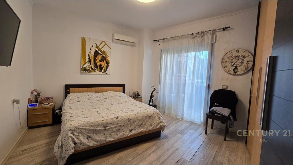 Shitet Apartament 3+1+2+poste parkimi te Rruga Peti !! 315,000 € Sip. Totale  138m2