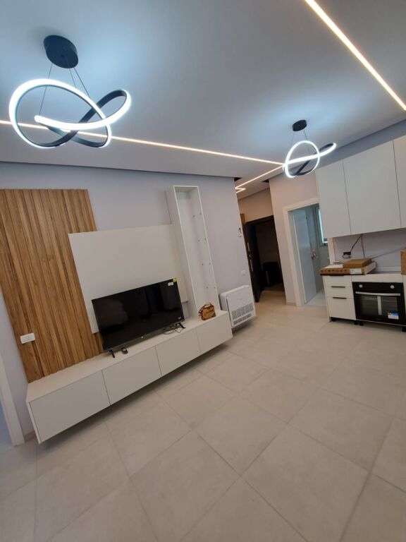 Affittasi 2+1 in 5 Maj