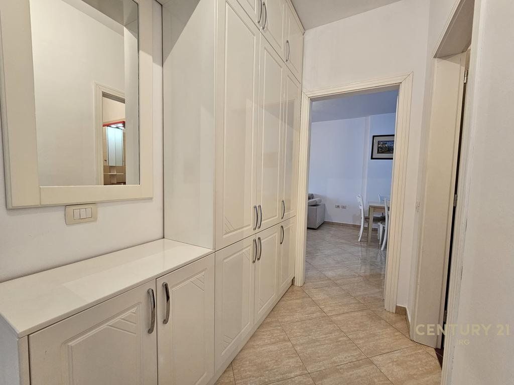 Apartament 2+1 tek Pallatet Cabej!