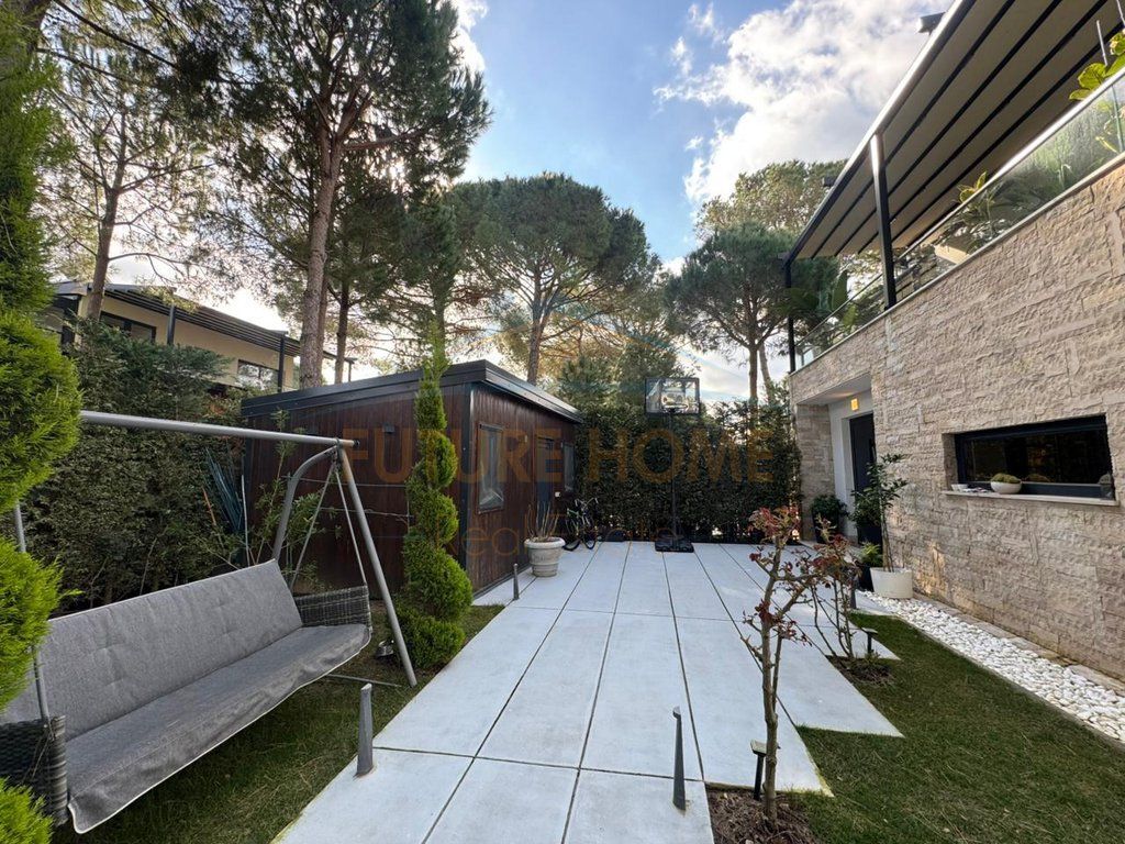 Shitet, Vilë e Bashkangjitur, "San Pietro Residence", Gjiri I Lalëzit