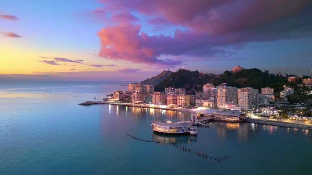 AMBIENT KOMERCIAL NE SHITJE VENDOSUR NE SHETITORE DURRES!