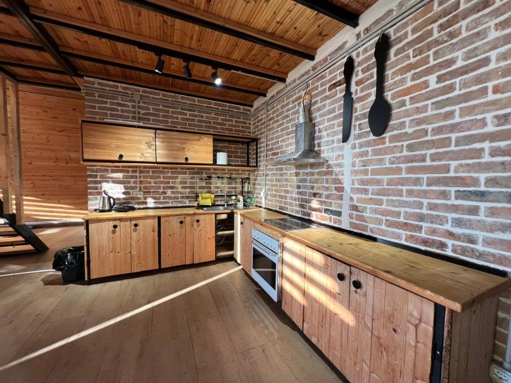 VILE ALPINE DRURI ME JACUZZI PER QERA NE SHKALLNUR DURRES !