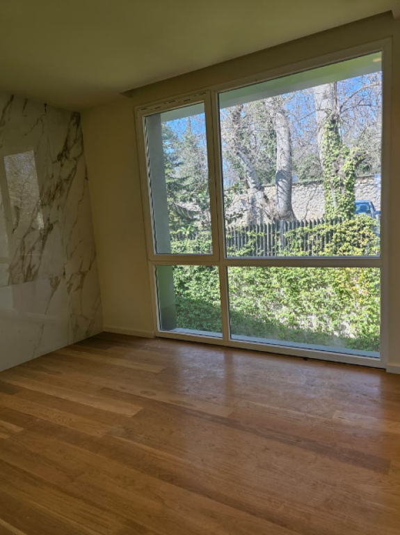 ▫️ SHITET APARTAMENT 3+1 – PRANË TEG