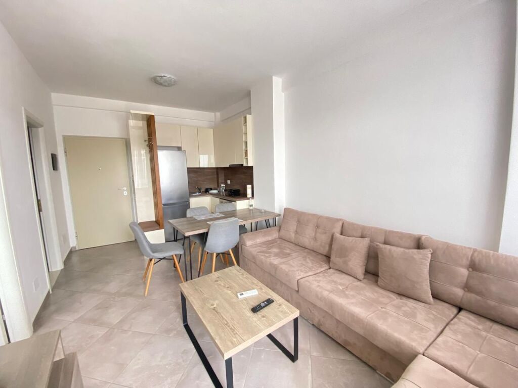 Shitet Apartament 1+1