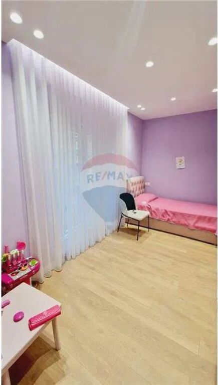 Apartament 2+1+2 me qera Vila Gold