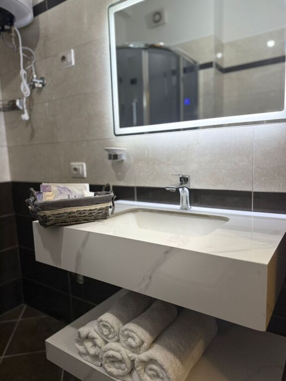 APARTAMENT 1+1 PER QERA TEK RRUGA E KAVAJES