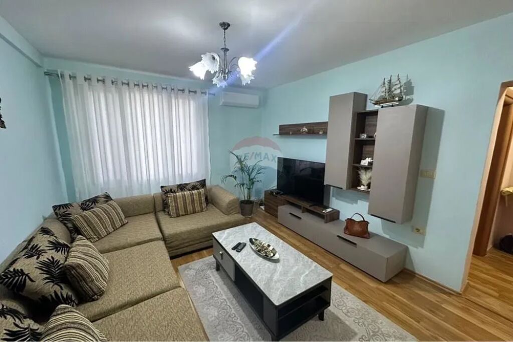 Apartament 1+1 me qira Rruga Kosovarve