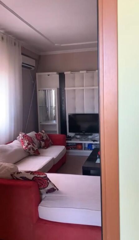 In affitto Appartamento 1+1, via Mih Duri vicino all'ex Ambasciata Jugoslava 600 mila lek