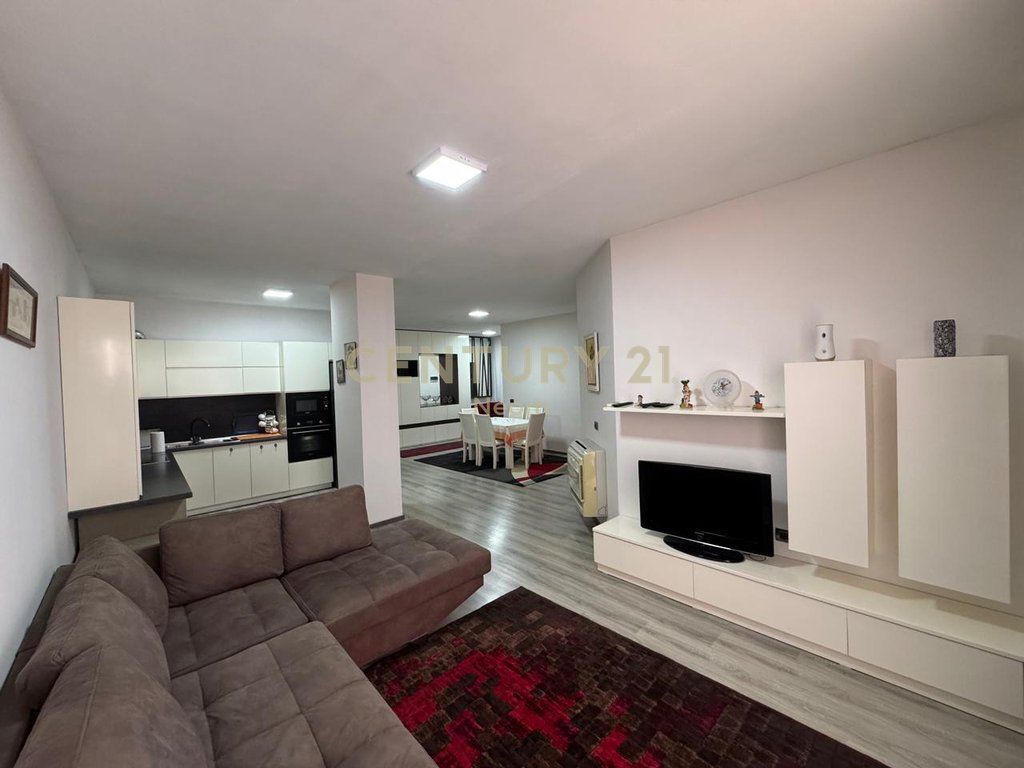 APPARTAMENTO 2+1 IN AFFITTO VICINO A GRAND GALLERY A YZBERISHT! 580 € /Mese Sup. Totale 106m2