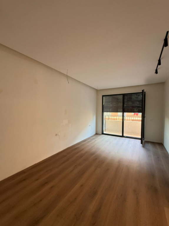 ▫️ SHITET APARTAMENT 2+1+2 + POST PARKIMI – LIQENI I THATË (TE ROTONDO) 