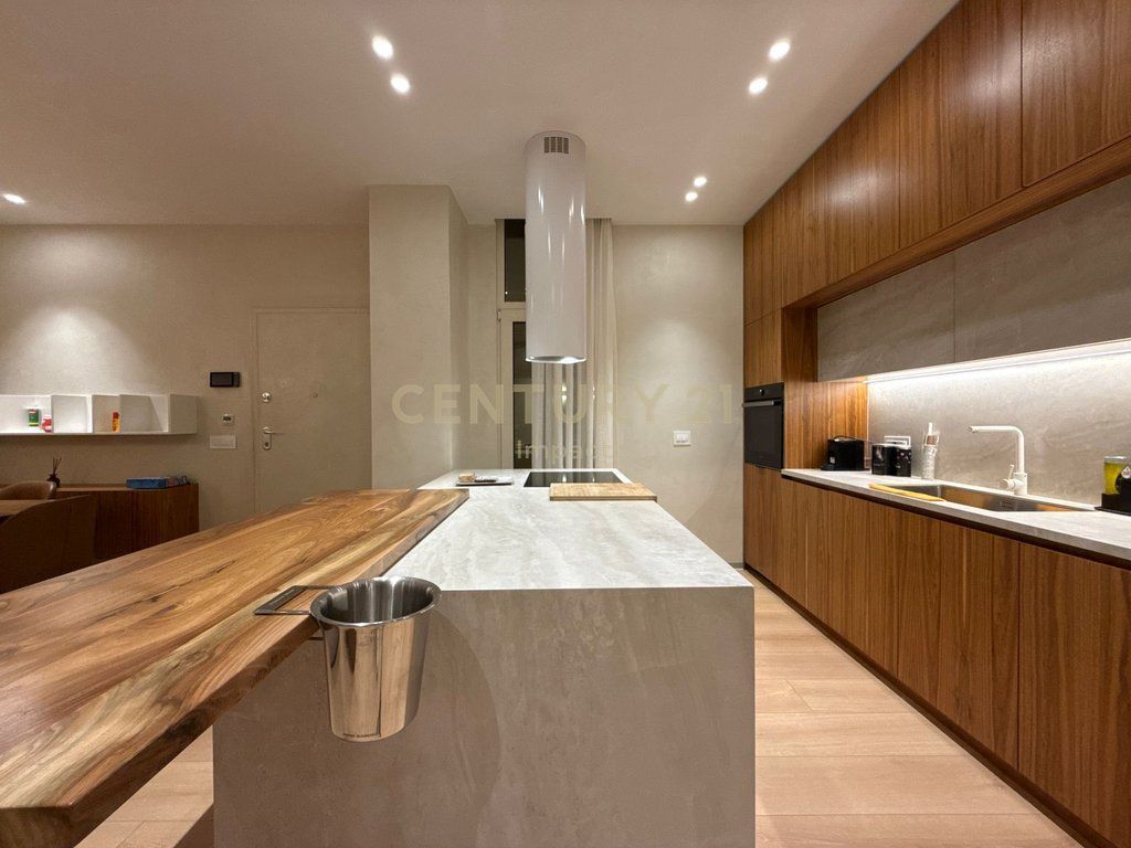 Shitet vilë luksoze Big Twin me pishinë private në Green Coast 1, Palasë