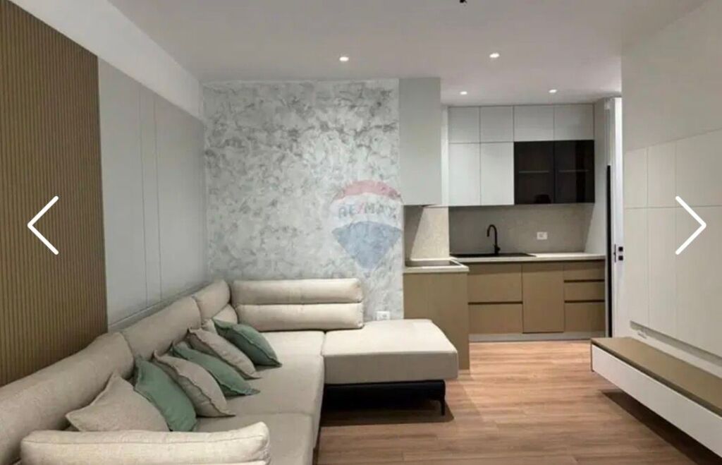 APARTAMENT 2+1 PER QIRA TEK DONIKA CENTER!