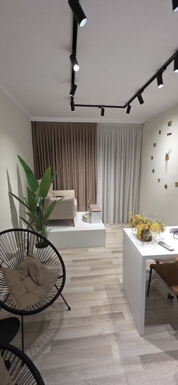 Shitet ambjent biznesi,rr margarita tutulani,stadiumi dinamo,2500 euro