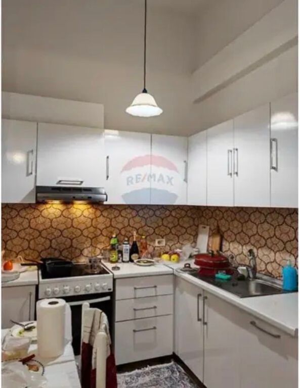 Apartament - Për Shitje - Kombinat, Tiranë