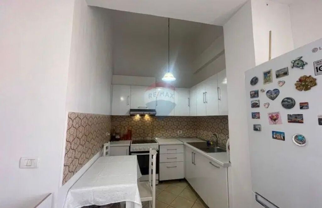 Apartament - Për Shitje - Kombinat, Tiranë