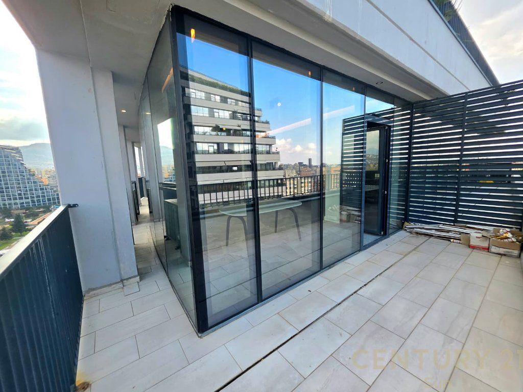 SHITET APARTAMENT 3+1+2 NE LAKE VIEW RRUGA E KOSOVAREVE