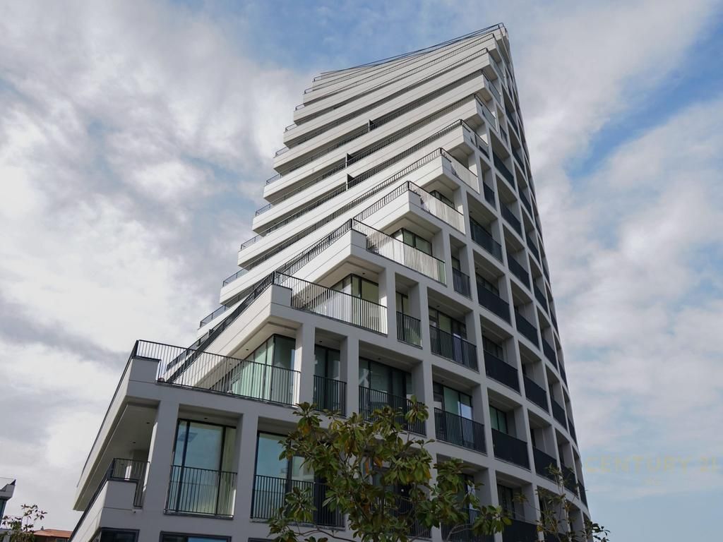 SHITET APARTAMENT 3+1+2 NE LAKE VIEW RRUGA E KOSOVAREVE