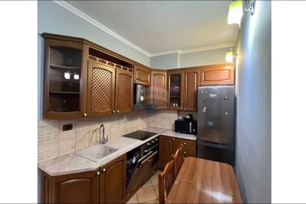 Apartament 3+1+2 me qira, Komuna e Parisit