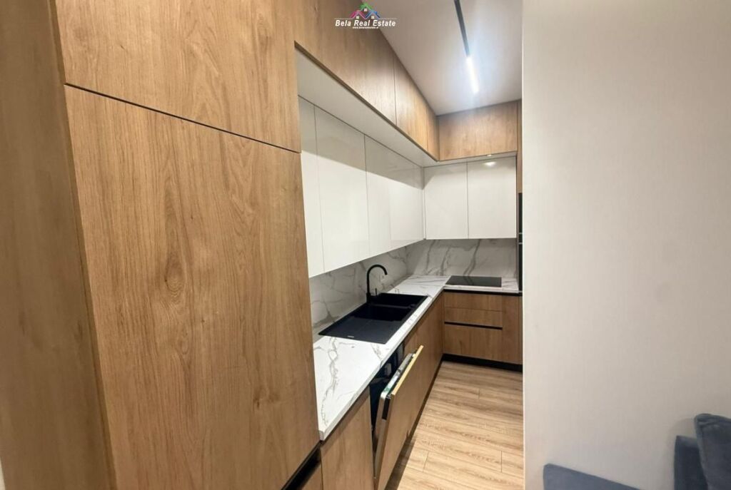 Apartament Me Qera 2+1 Tek Komuna e Parisit (ID B2201669) Tirane