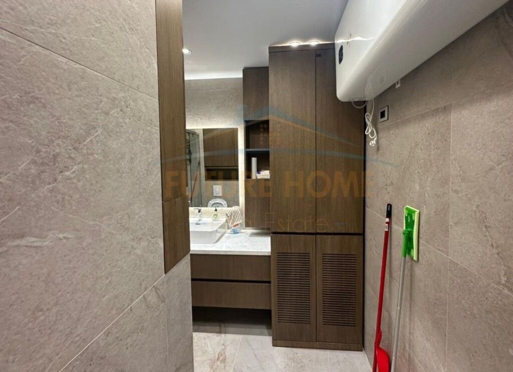 Tirane, jepet me qera apartament 1+1 Kati 4, 65 m² 850 € (Myslym Shyri)
