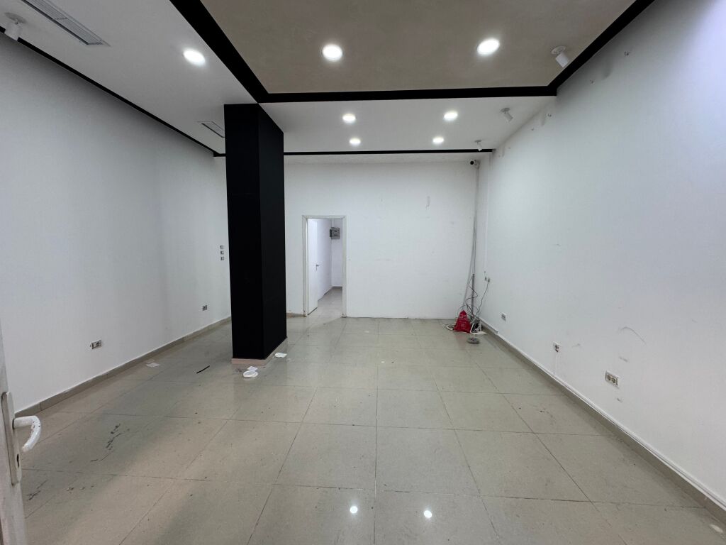 SHOP FOR RENT NEAR ARTISTI BAR !!