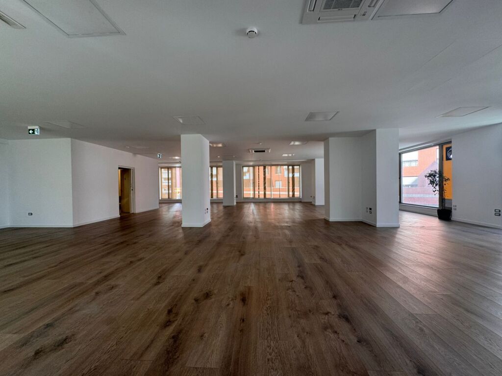 Zyre me qera prane Hiltonit