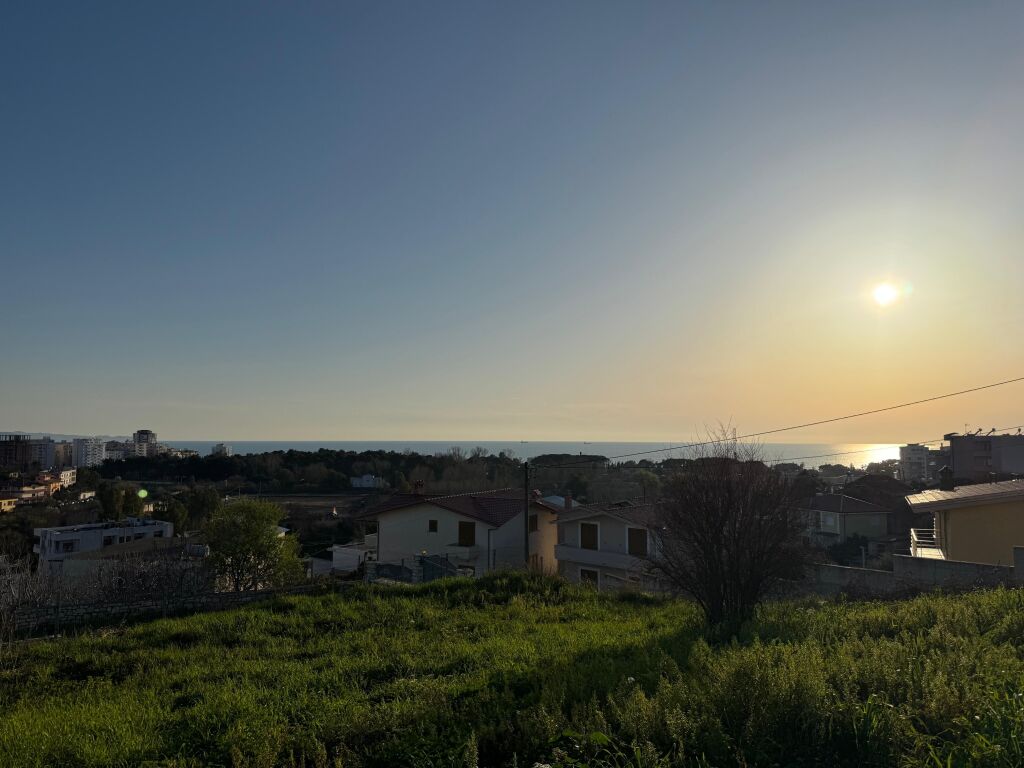 Shitet Toke Me Pamje Fantastike Deti Shkallnur