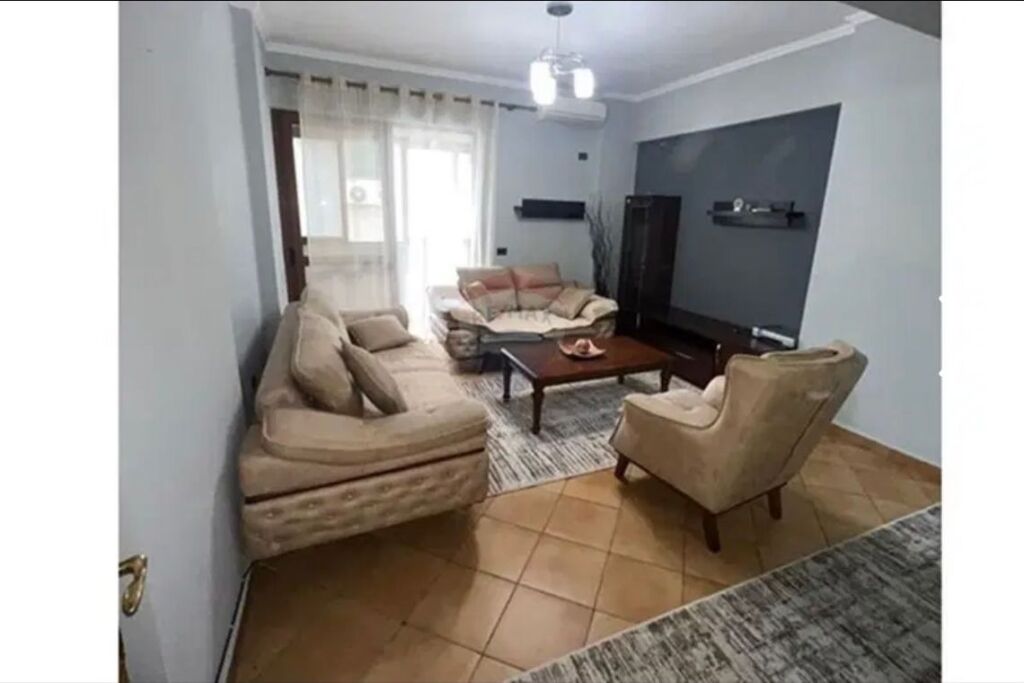 Apartament 3+1+2 me qira, Komuna e Parisit