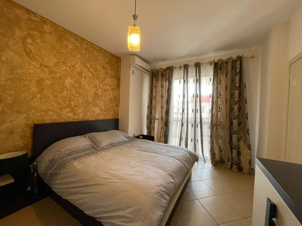 Apartament 2+1+Verande per shitje tek Big Market Yzberisht.