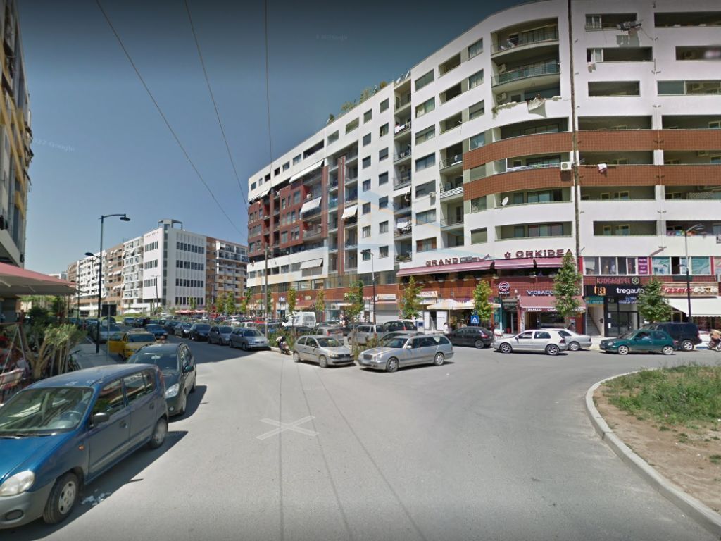 In vendita, appartamento 2+1+2+posto auto, Unaza e Re, Tirana.