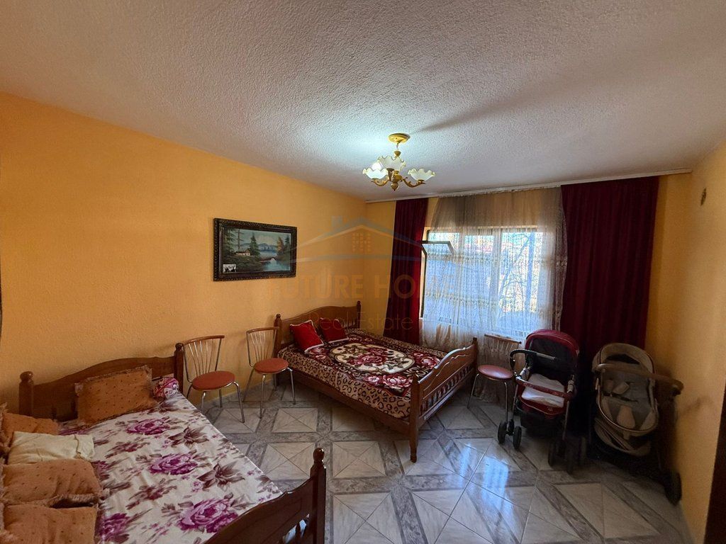 Shitet ,Shtëpi 3 - Katëshe ,Lagjia 1  ,Pogradec