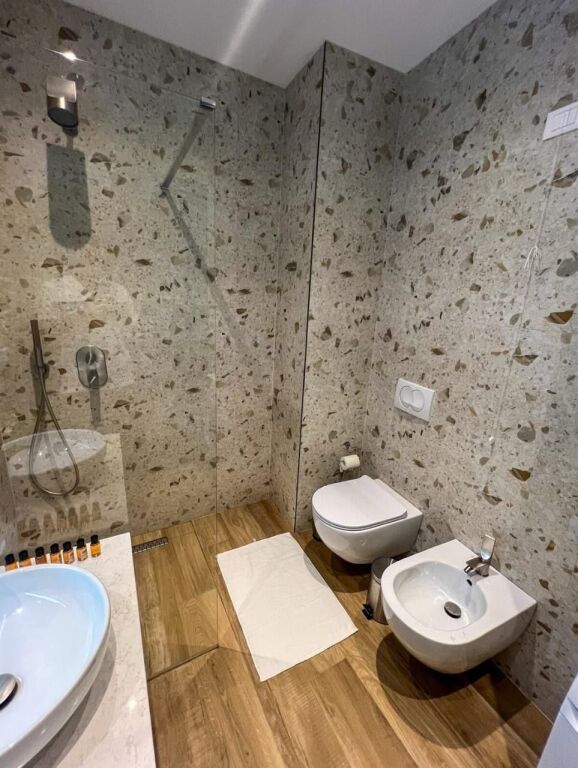 Apartament me Qera te Lake View