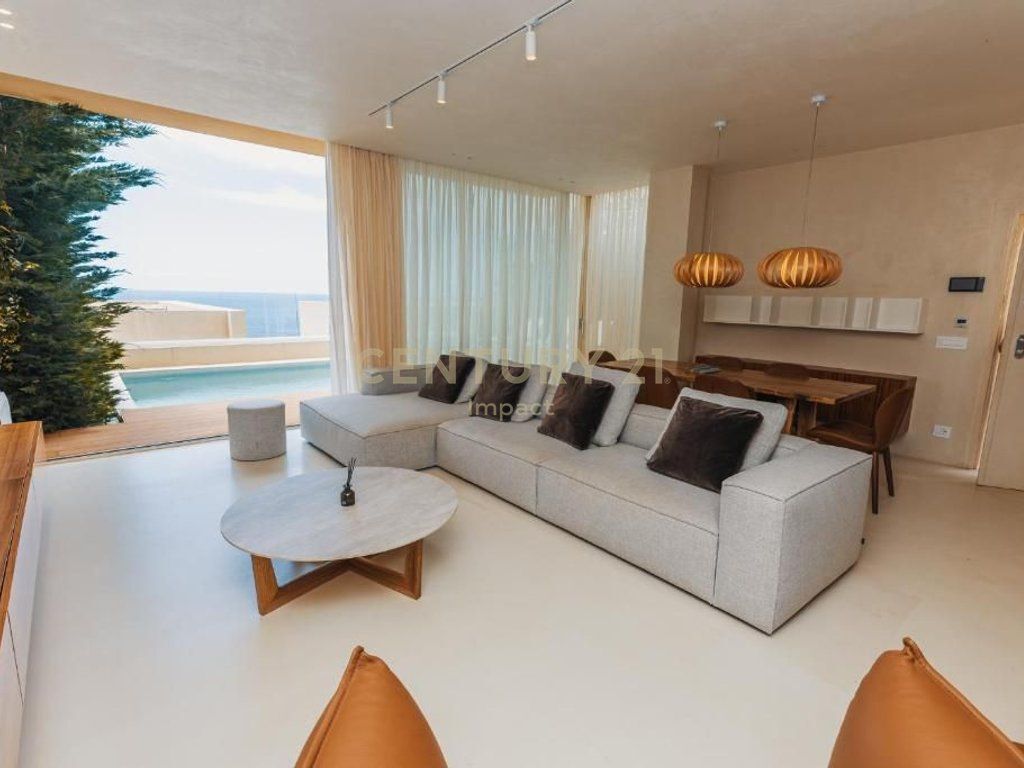 Shitet vilë luksoze Big Twin me pishinë private në Green Coast 1, Palasë