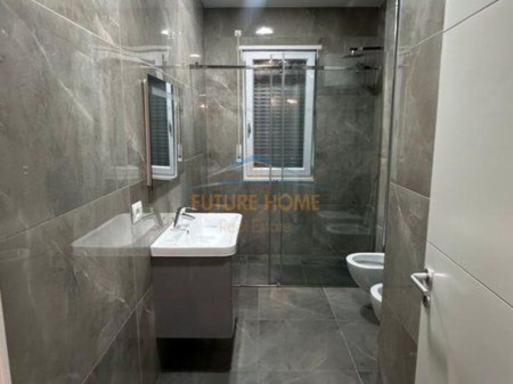 Qera,Apartament 2+1+2+Post Parkimi,Kopshti Botanik,Tiranë