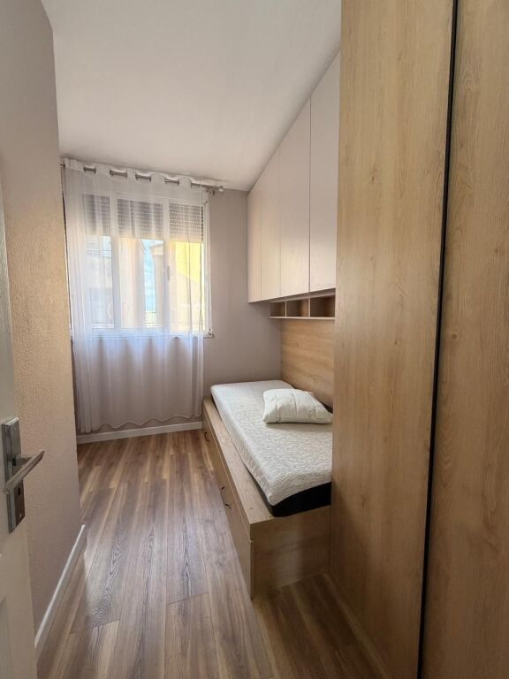 Apartament me Qira